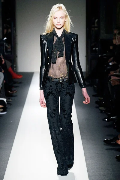 Look 19
